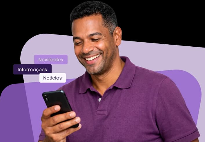Profissional lendo o blog da Academia PX no celular