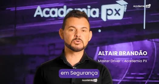 Instrutor apresentando o Curso NR-20